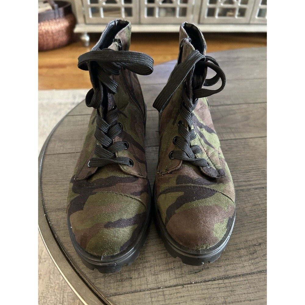 Rouge Helium Camo Ankle Boots Size 7